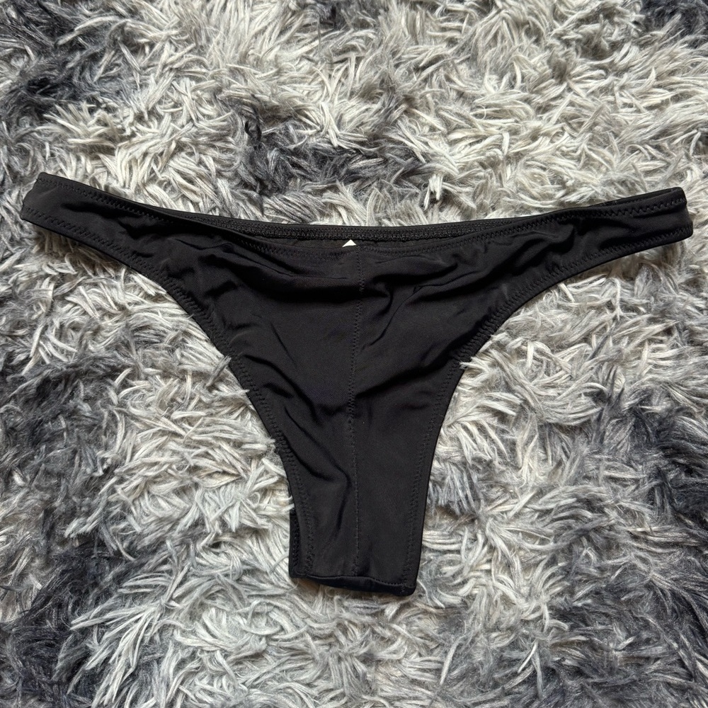 Victoria’s Secret Bikini Bottoms - Picture 2 of 2